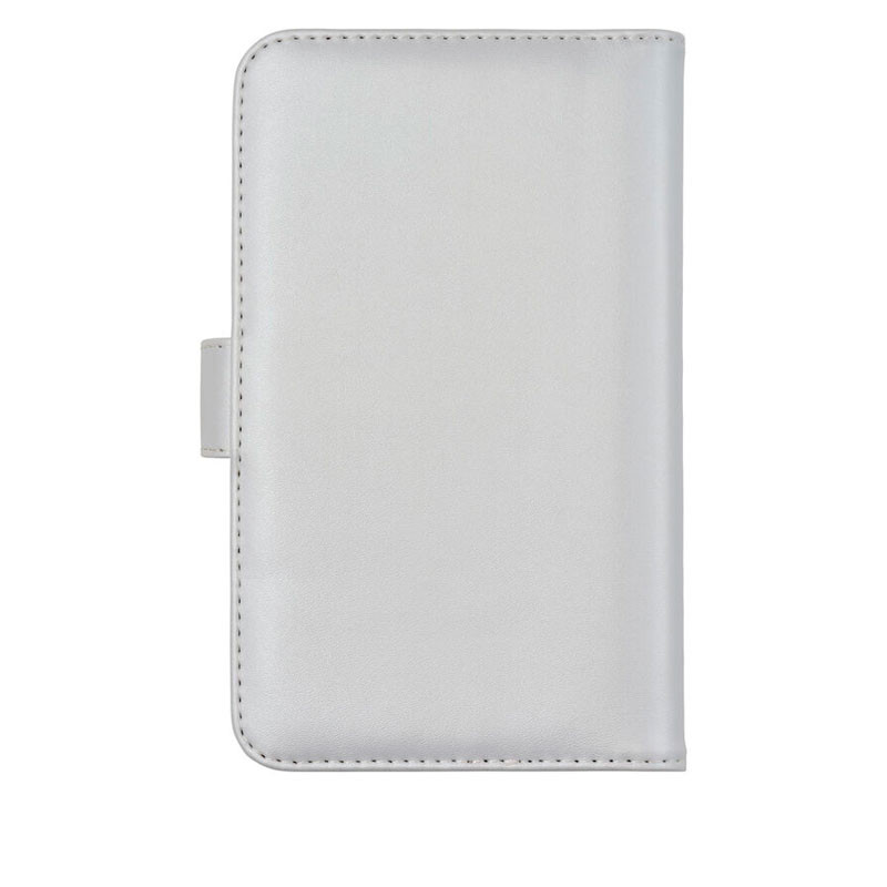Una funda de libro blanca de cuero con costuras y una correa.
