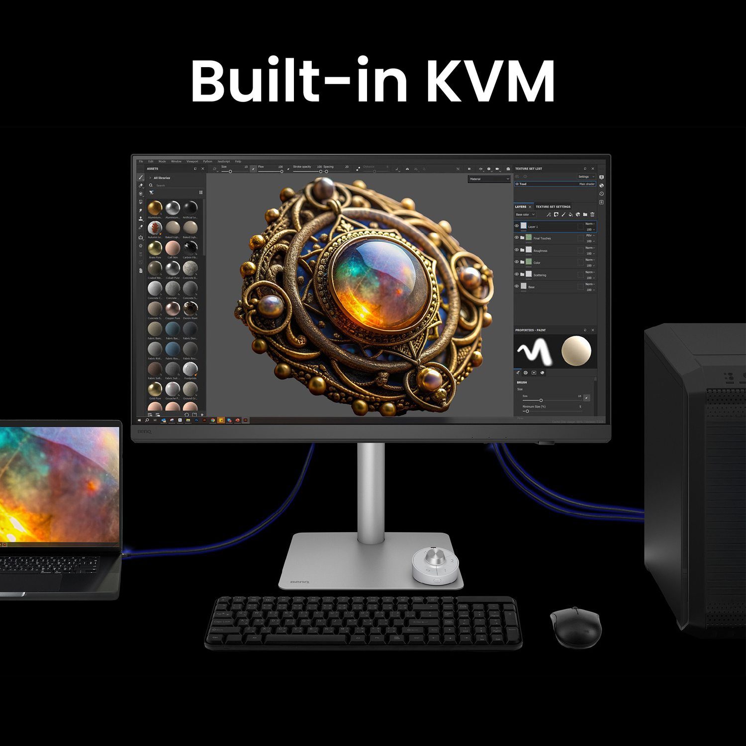 Un monitor mostra software 3D con una sfera metallica. Laptop, tastiera, mouse e PC sono collegati.
