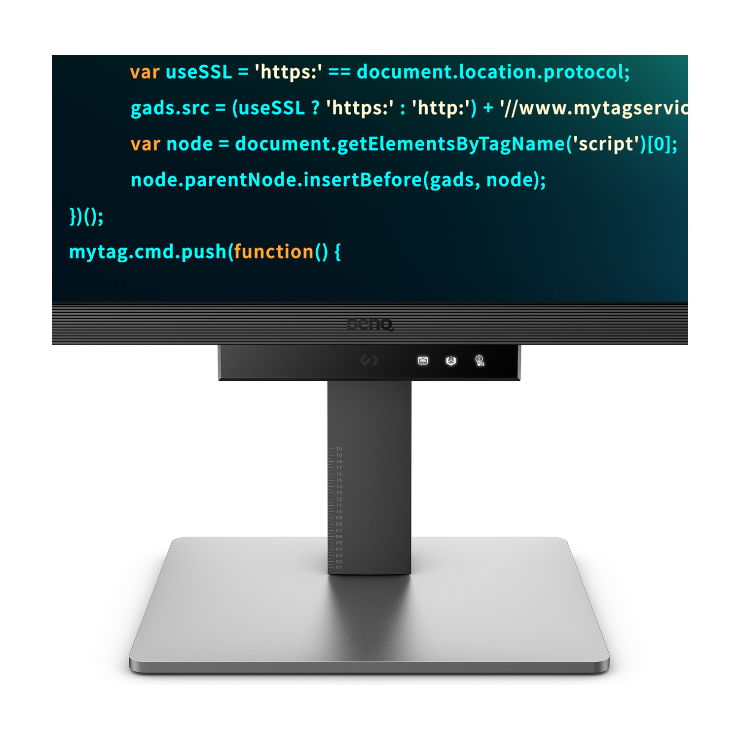 Un monitor mostra codice, con una scala sul suo supporto.