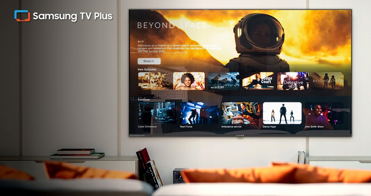 Ekran Samsung TV Plus z astronautą i wyborami filmów.