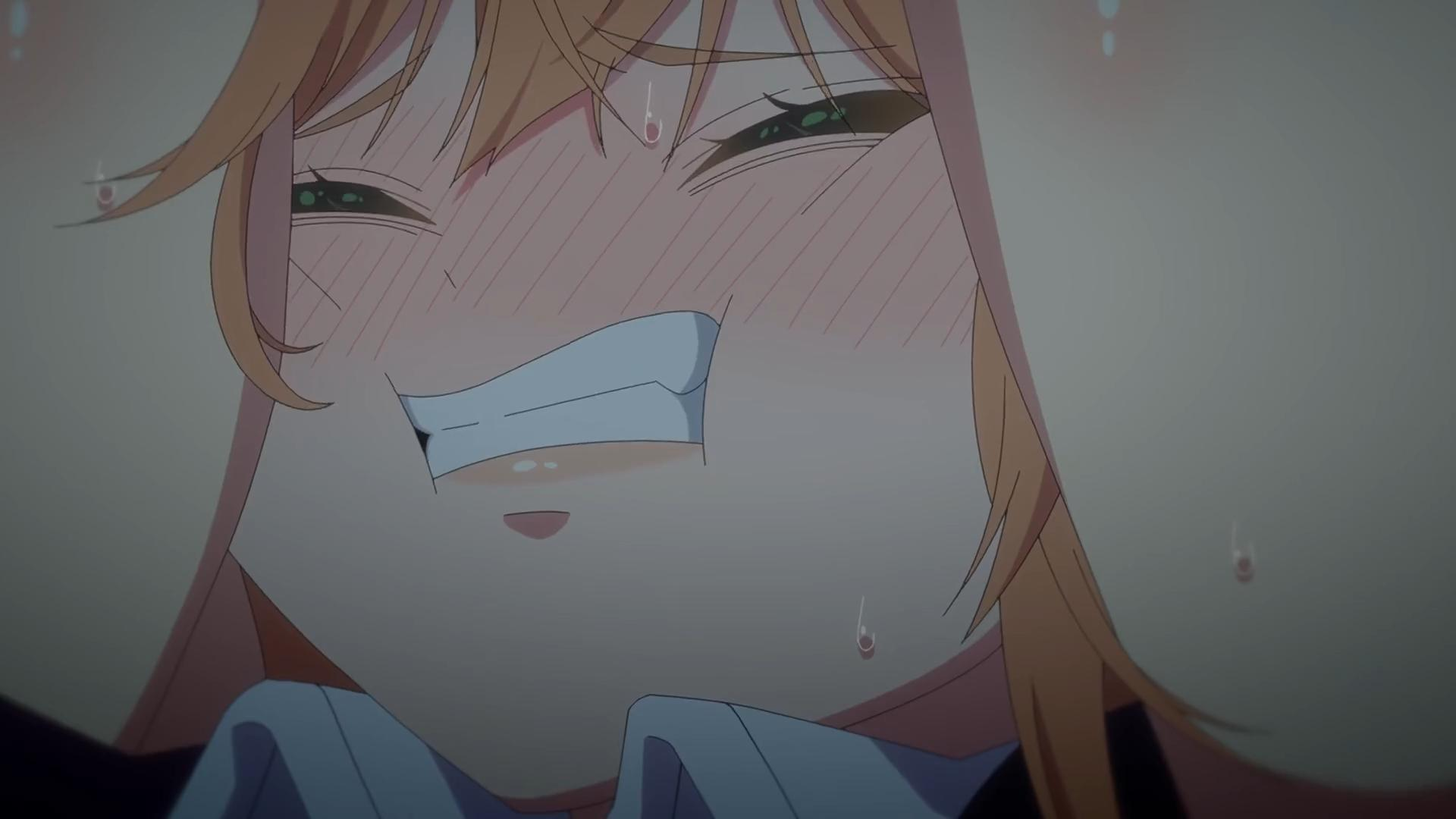 Anime-Mädchen mit orangefarbenem Haar, schwitzend und errötend, Zähne zusammengebissen.