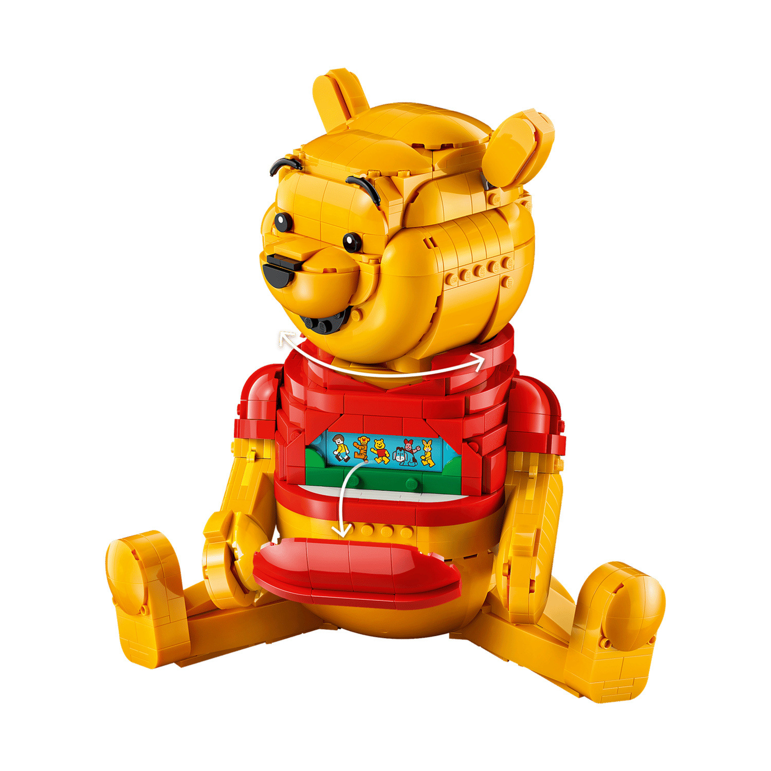 Una figura gialla di Lego di Winnie the Pooh con una maglia rossa siede su sfondo bianco.