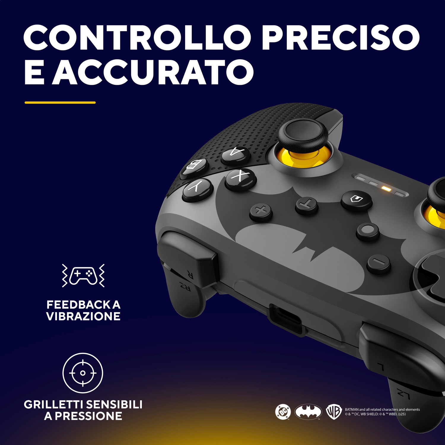 Un controller da gioco nero con motivo Batman, preciso e accurato.