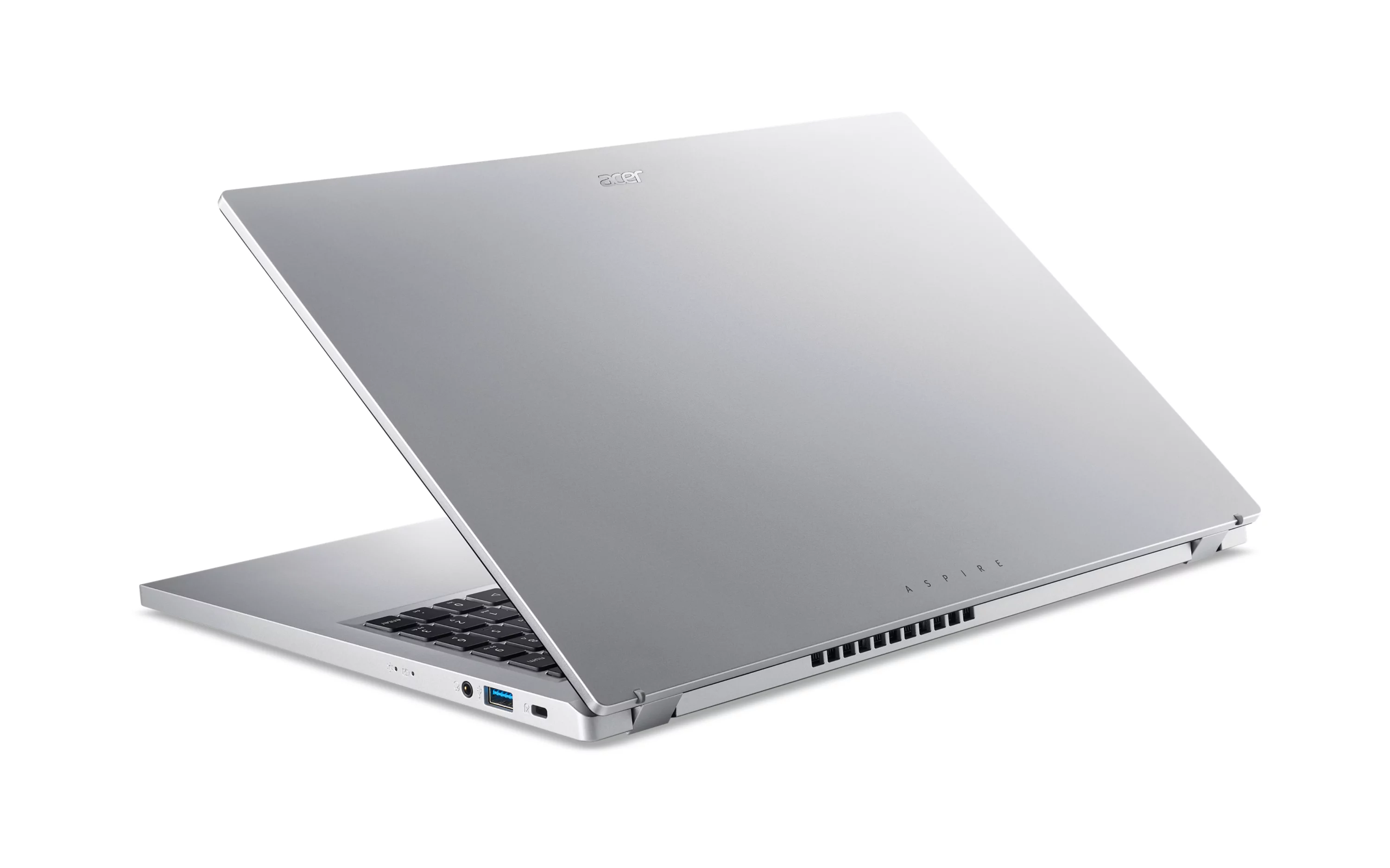 Een zilveren Acer Aspire laptop met toetsenbord en poorten, op witte achtergrond.