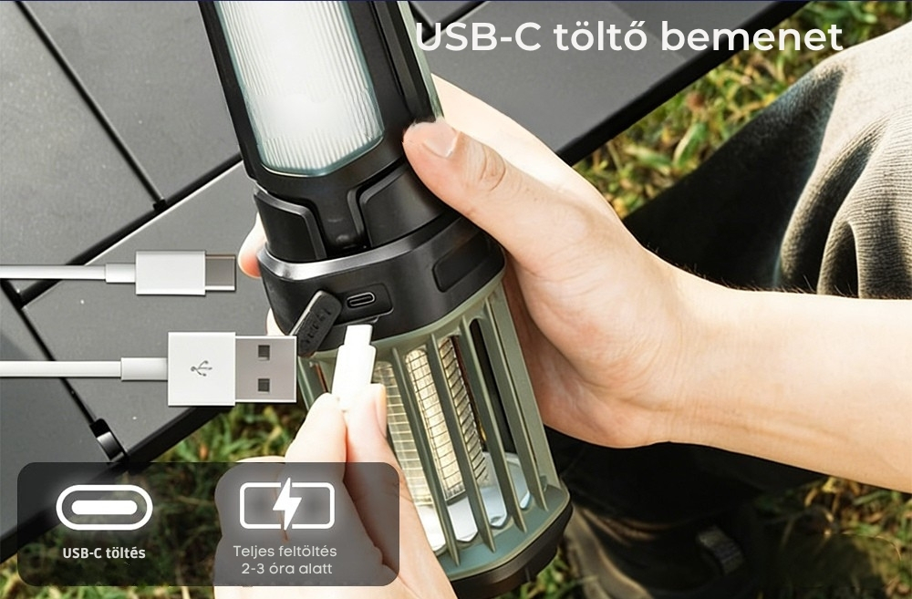 Személy USB-C kábelt csatlakoztat lámpához, töltésjelzővel.