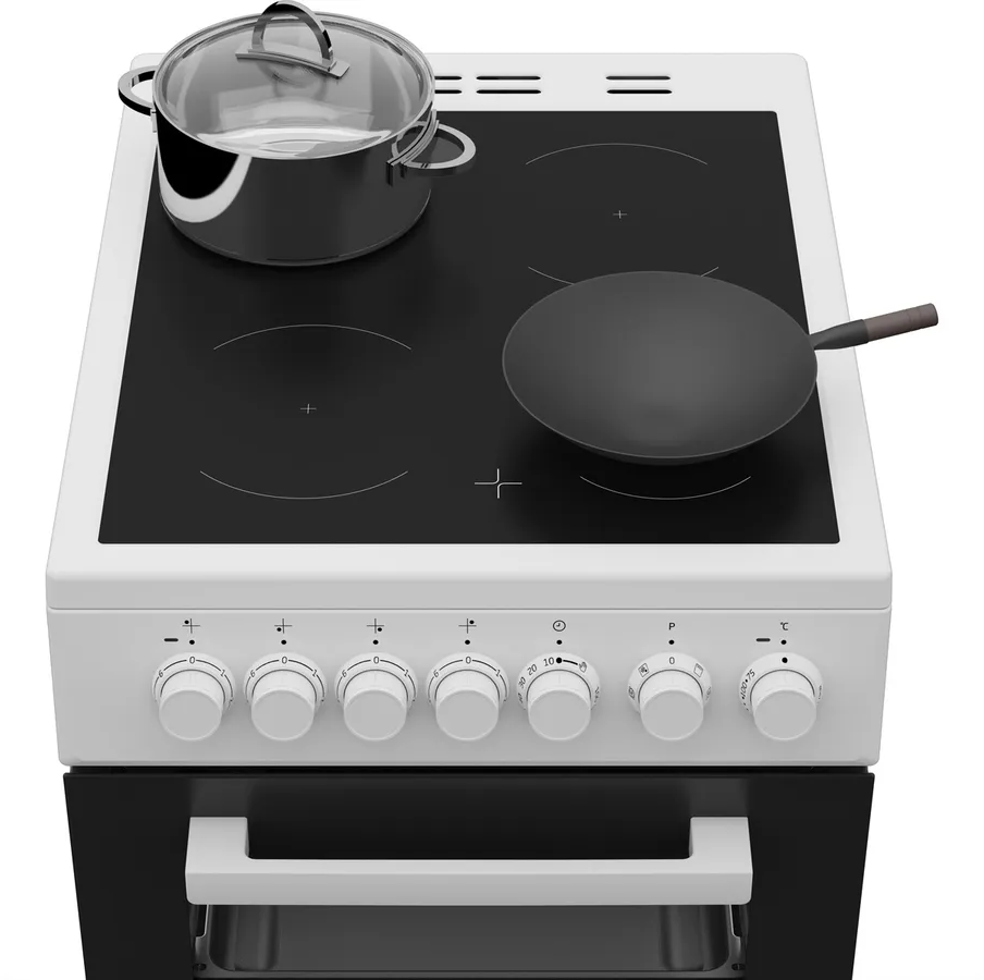 Une cuisinière blanche avec une casserole et une poêle sur sa plaque à induction.