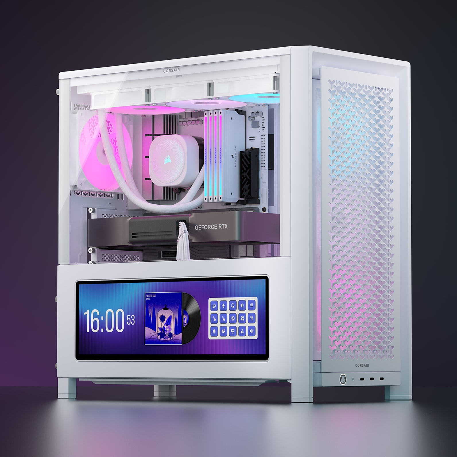 Weißes PC-Gehäuse mit internen Komponenten, beleuchtet von pinken und blauen LEDs. Frontbildschirm zeigt Zeit, Albumcover und Symbole.