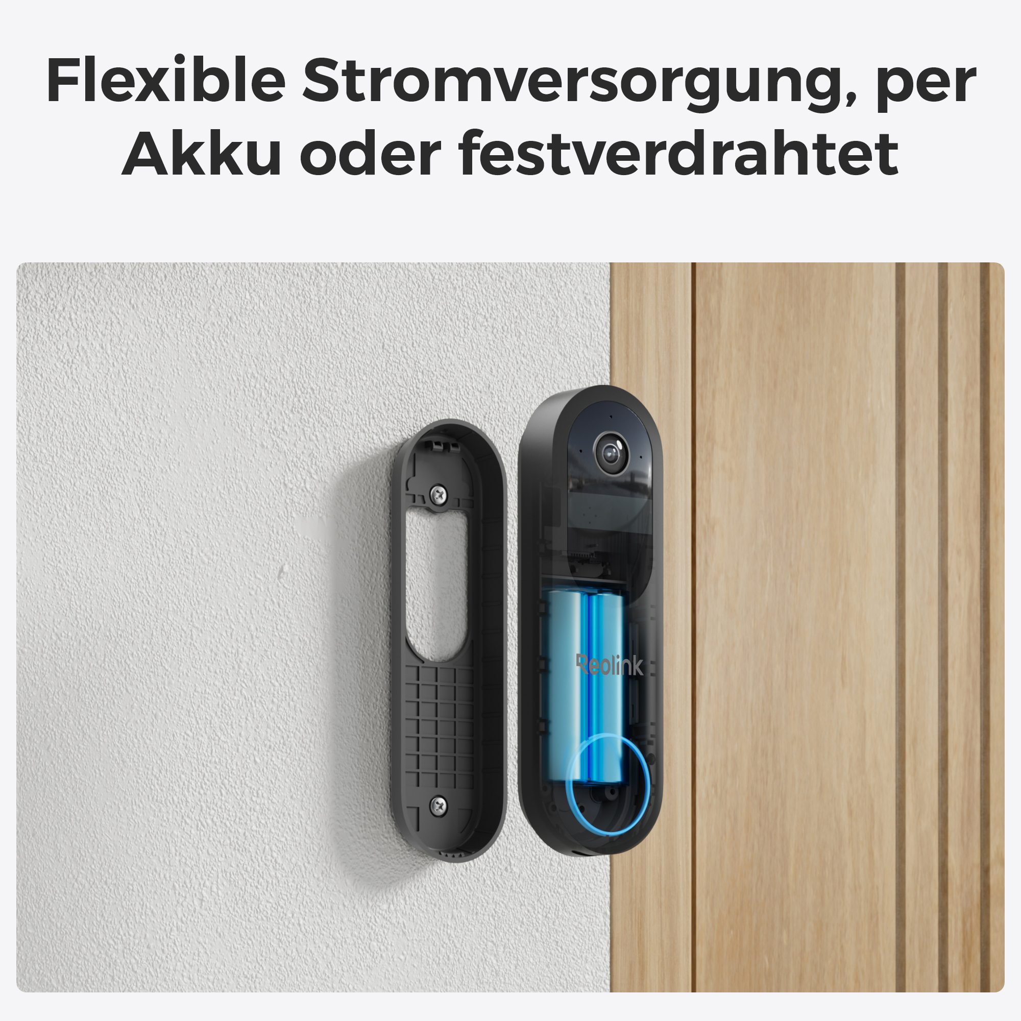 Türklingel mit Akku und separater Halterung an Wand und Holztür.