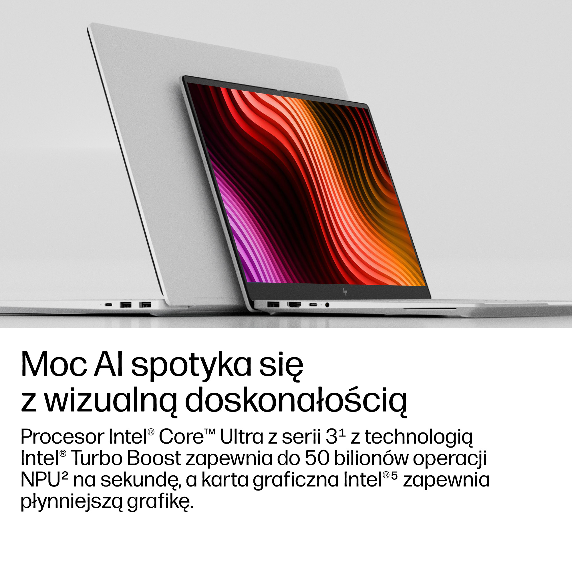 Srebrny laptop z kolorowym, falistym tłem na ekranie.