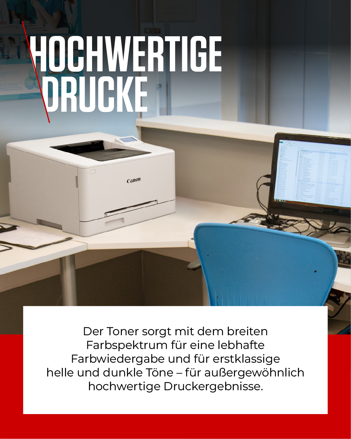 Ein weißer Canon Drucker und ein Computer auf einem Schreibtisch.