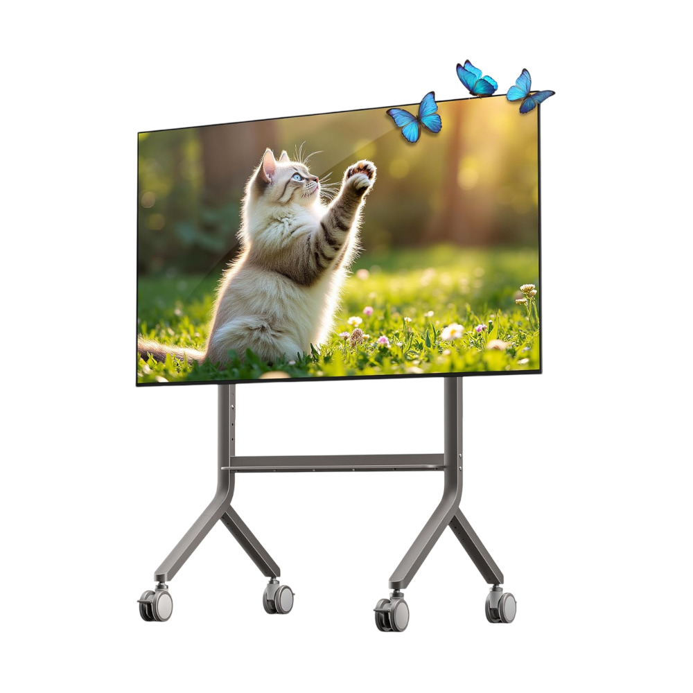 Bir kedi yavrusu TV ekranında mavi kelebeklerle oynuyor.