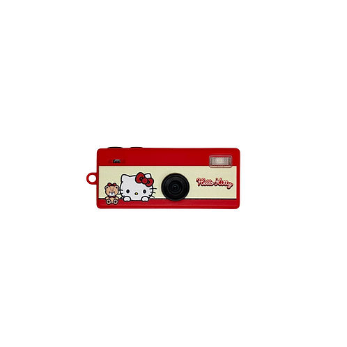 Hello Kitty ve ayı motifli kırmızı bir kamera.