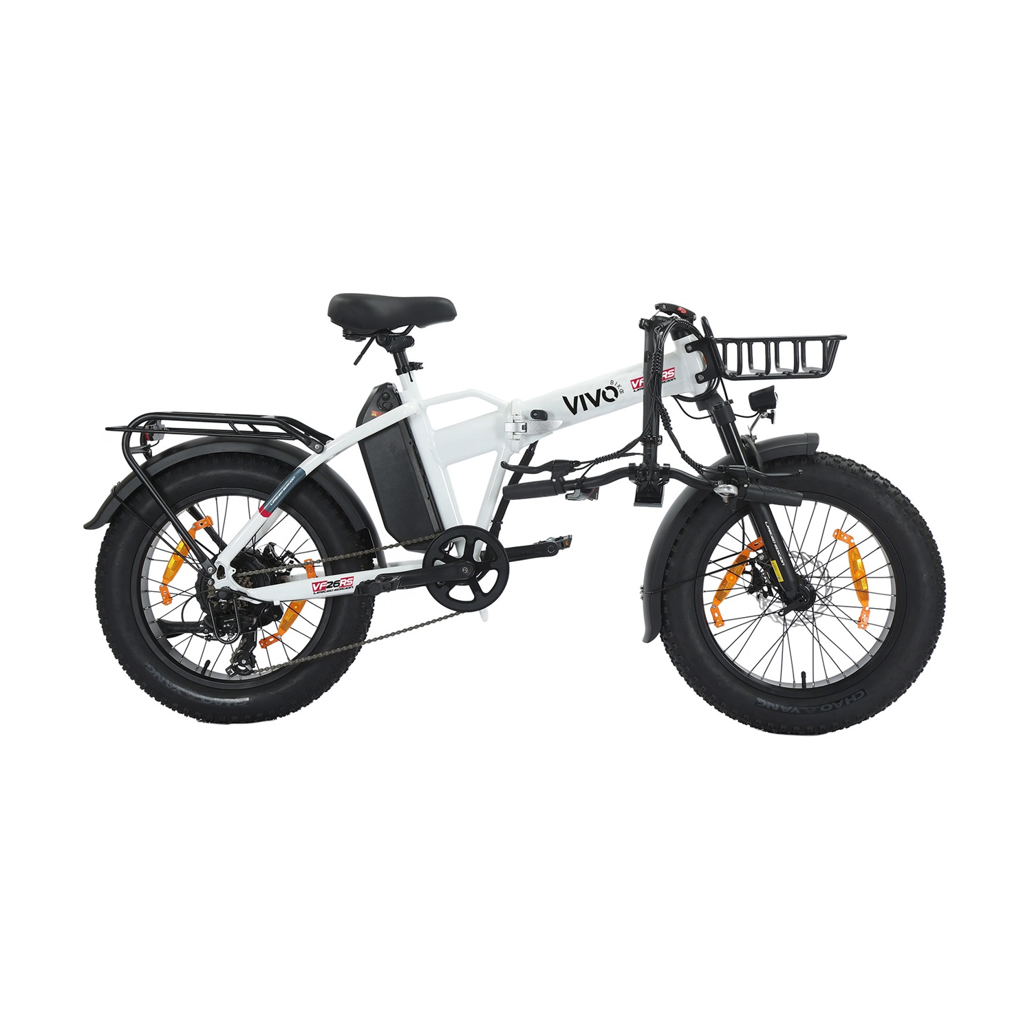 Una bici elettrica bianca con pneumatici grassi, portapacchi anteriore e posteriore.