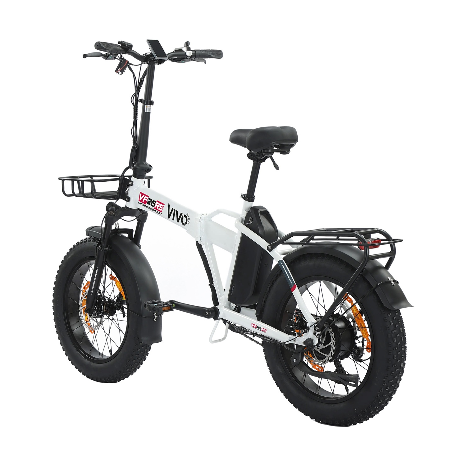 Una bici elettrica bianca con pneumatici larghi, accenti neri, cestino anteriore e portapacchi.