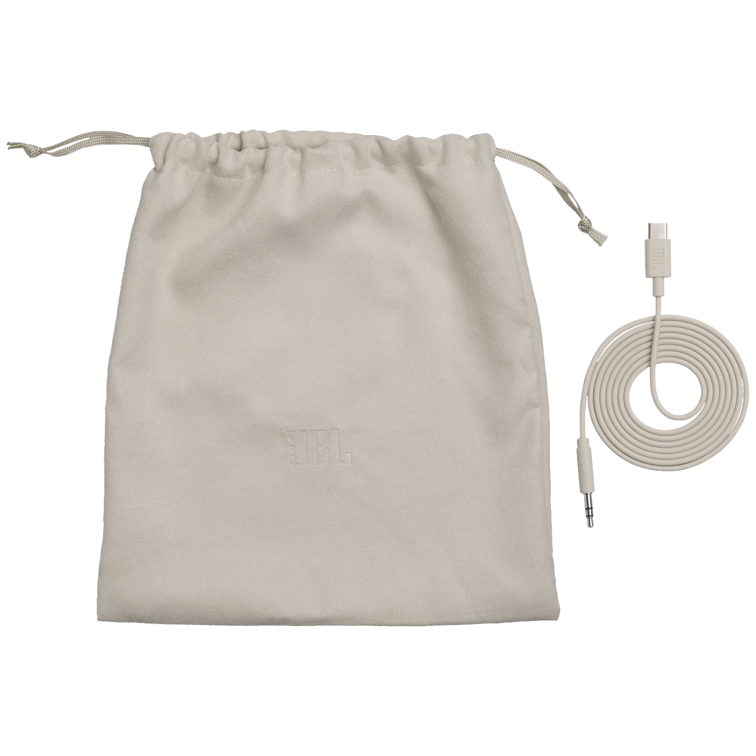 Une pochette en tissu beige avec logo JBL et un câble blanc avec USB-C et prise jack.