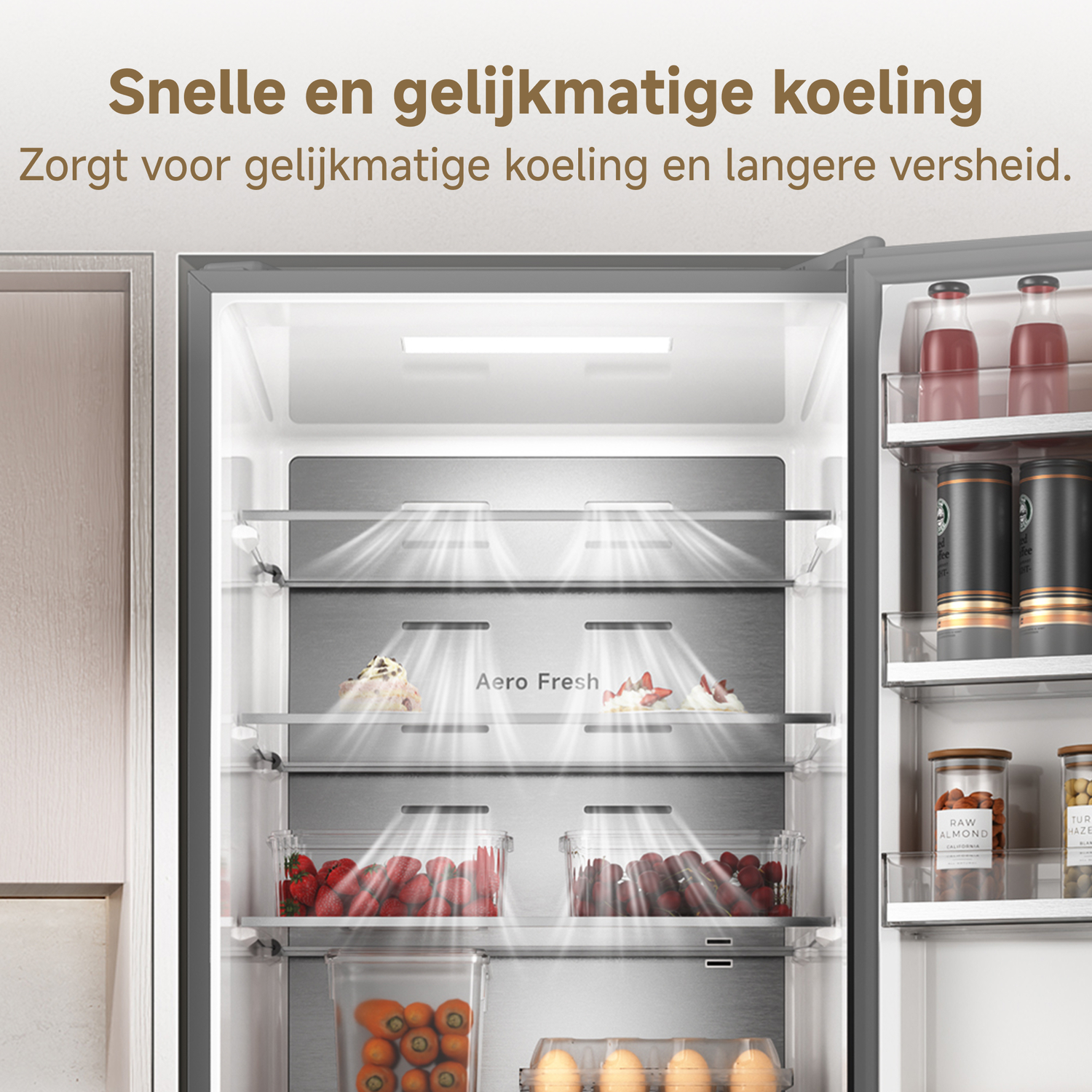Een open koelkast met fruit, eieren en drankjes. Aero Fresh technologie.