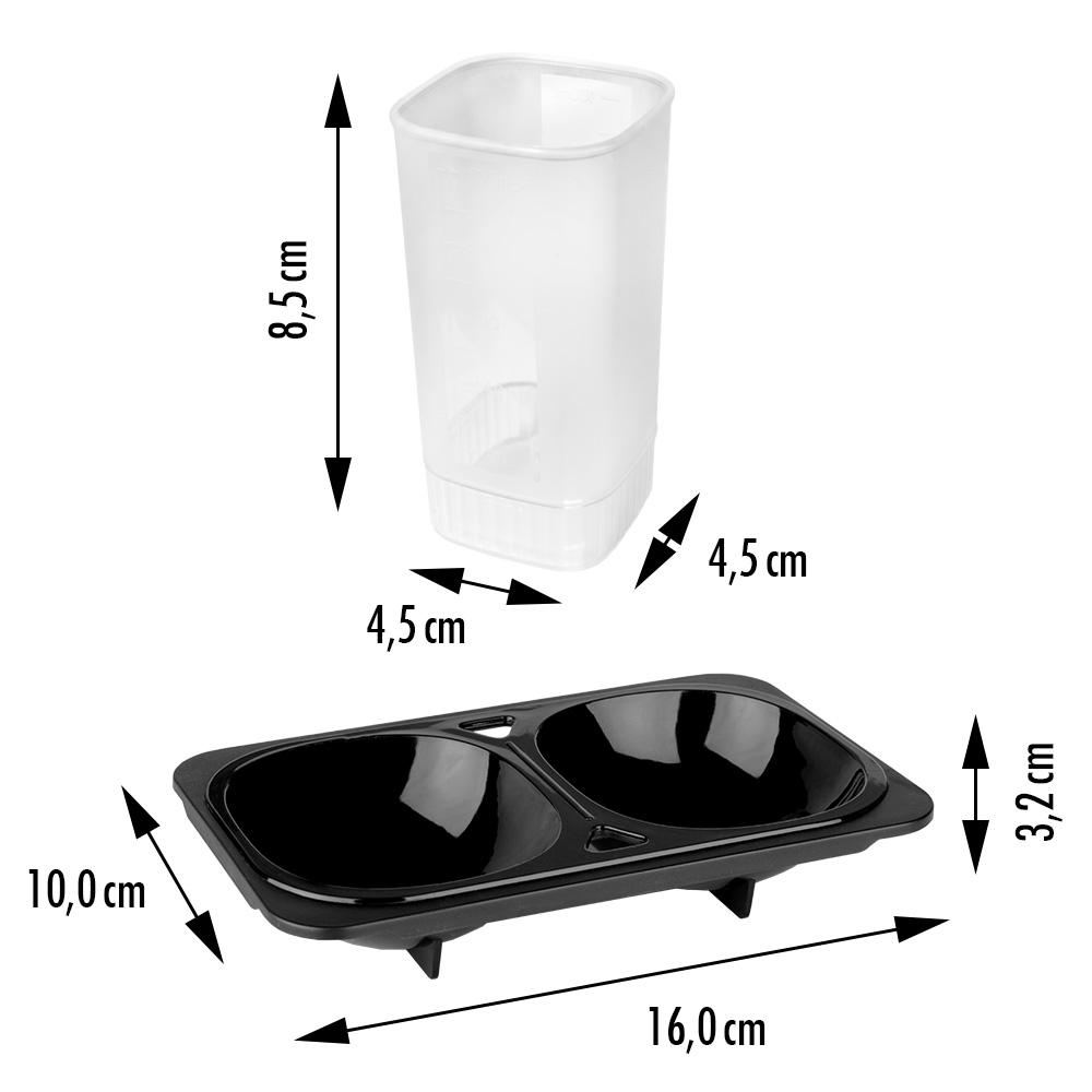 Ein klarer Plastikbecher und eine schwarze Eiswürfelform mit zwei Fächern werden gezeigt.