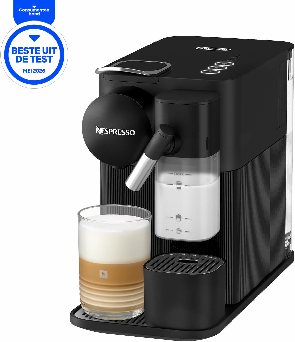 Zwarte Nespresso koffiemachine met melkschuimer en een glas latte macchiato.