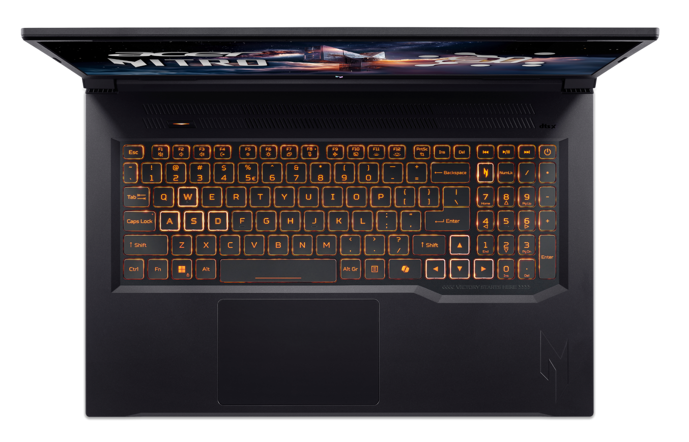Czarny laptop z podświetlaną klawiaturą, widok z góry z otwartą pokrywą.