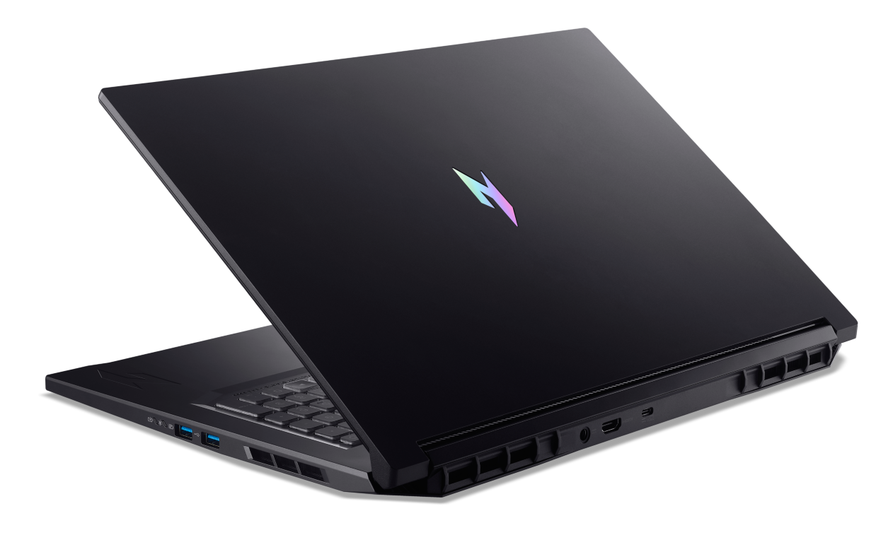 Czarny laptop z podświetlanym logo, otwarty na czarnym tle.