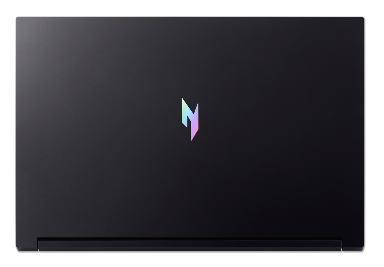 Zamknięty czarny laptop z kolorowym logo na pokrywie.