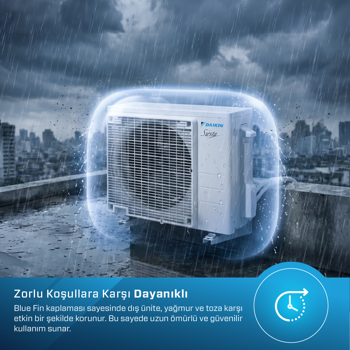 Bir Daikin dış ünite, bir çatıda yağmurdan ve tozdan korunuyor.