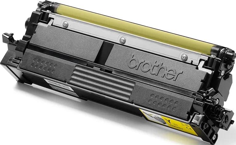 Un toner Brother giallo con custodia nera su sfondo bianco.