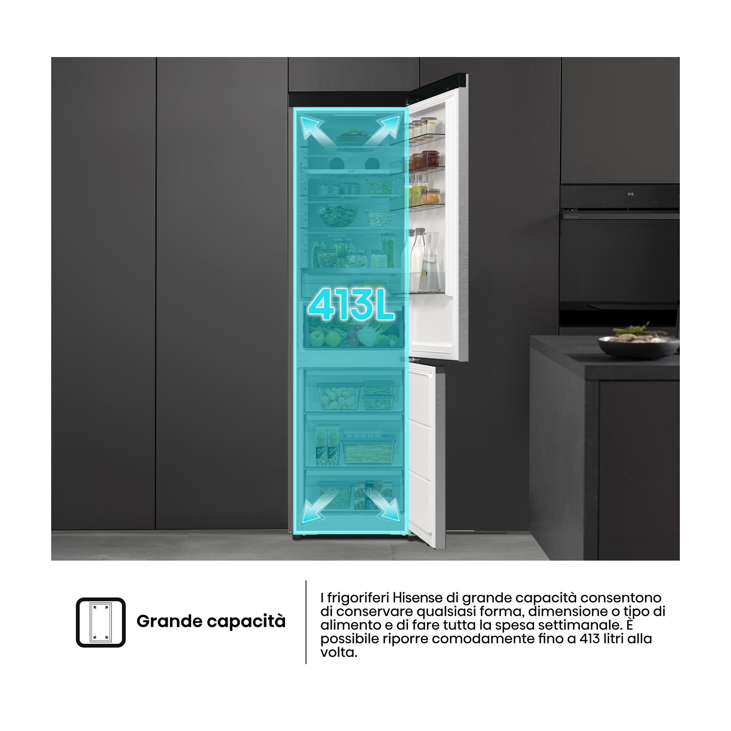 Un frigorifero Hisense aperto da 413L in una cucina moderna.