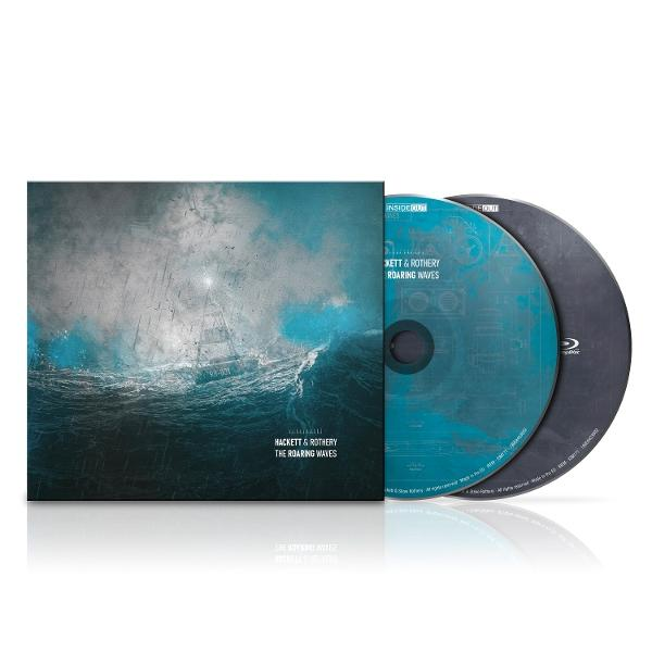 Ein CD-Case mit einem Schiff, das in stürmischer See segelt, neben zwei CDs.
