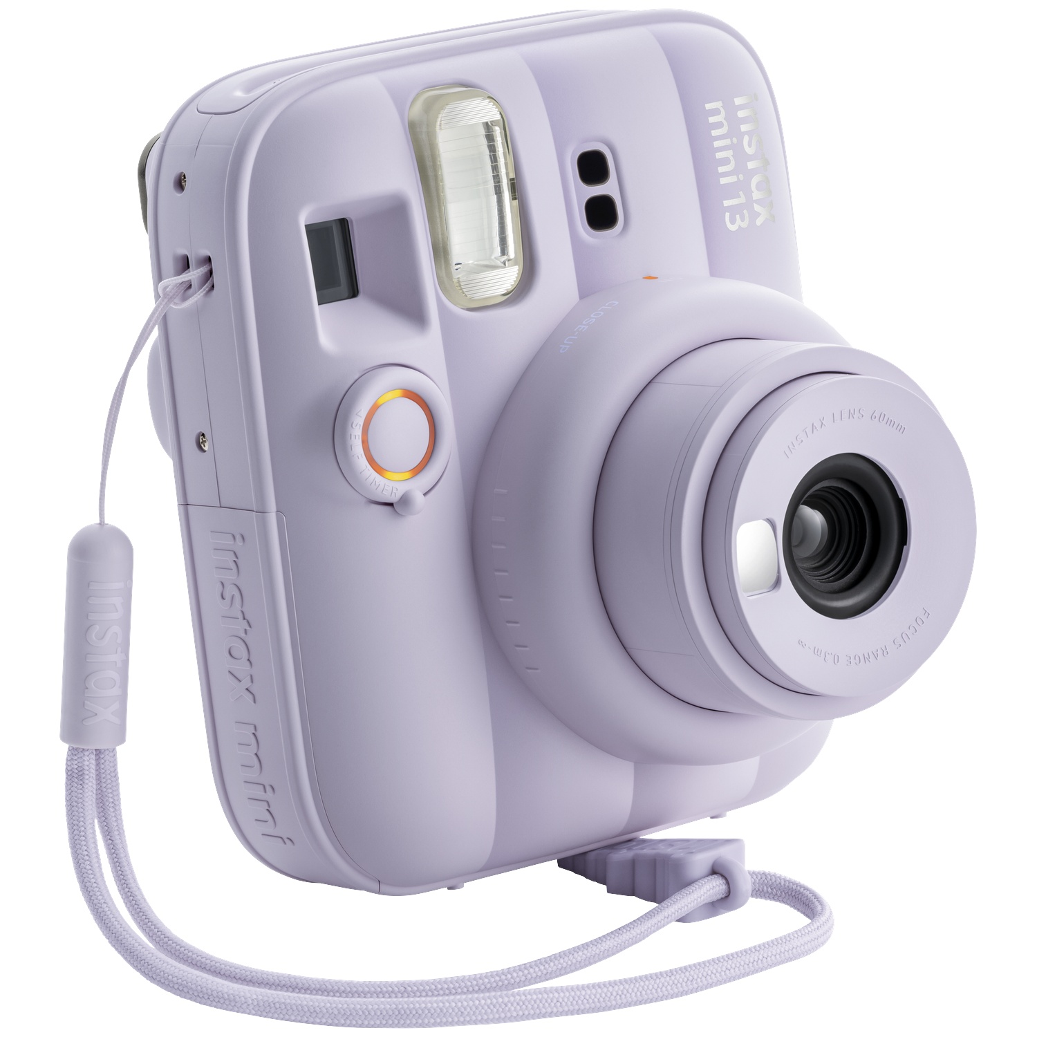 Une caméra Instax Mini 13 violet clair sur fond blanc. Elle a un objectif et une lanière.