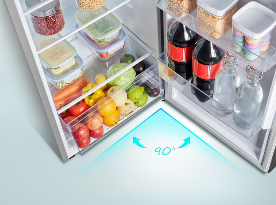 Refrigerador abierto con frutas, verduras, botellas y recipientes. Apertura de 90 grados.