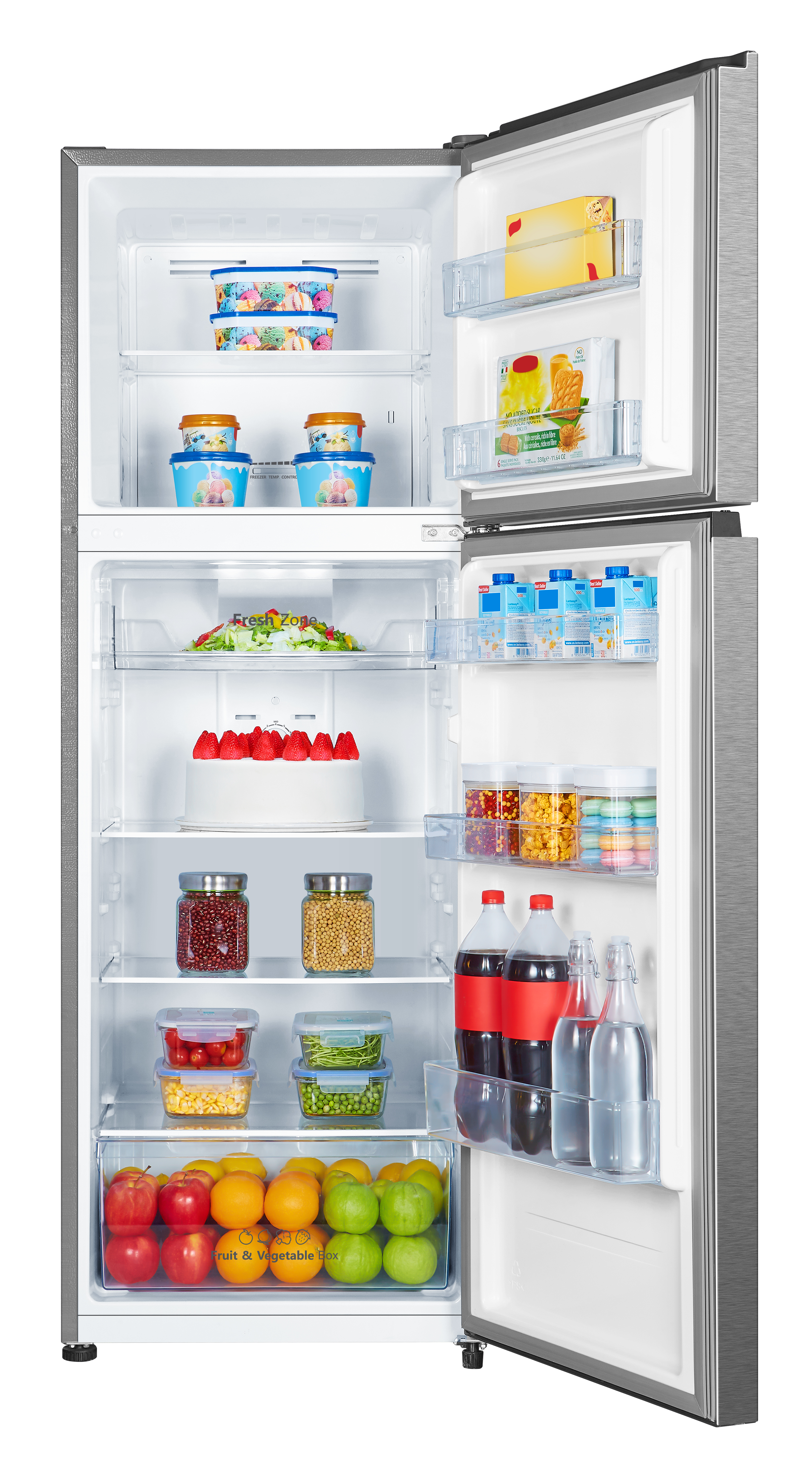 Un refrigerador abierto lleno de comida: helado, pastel, frutas, verduras, bebidas.