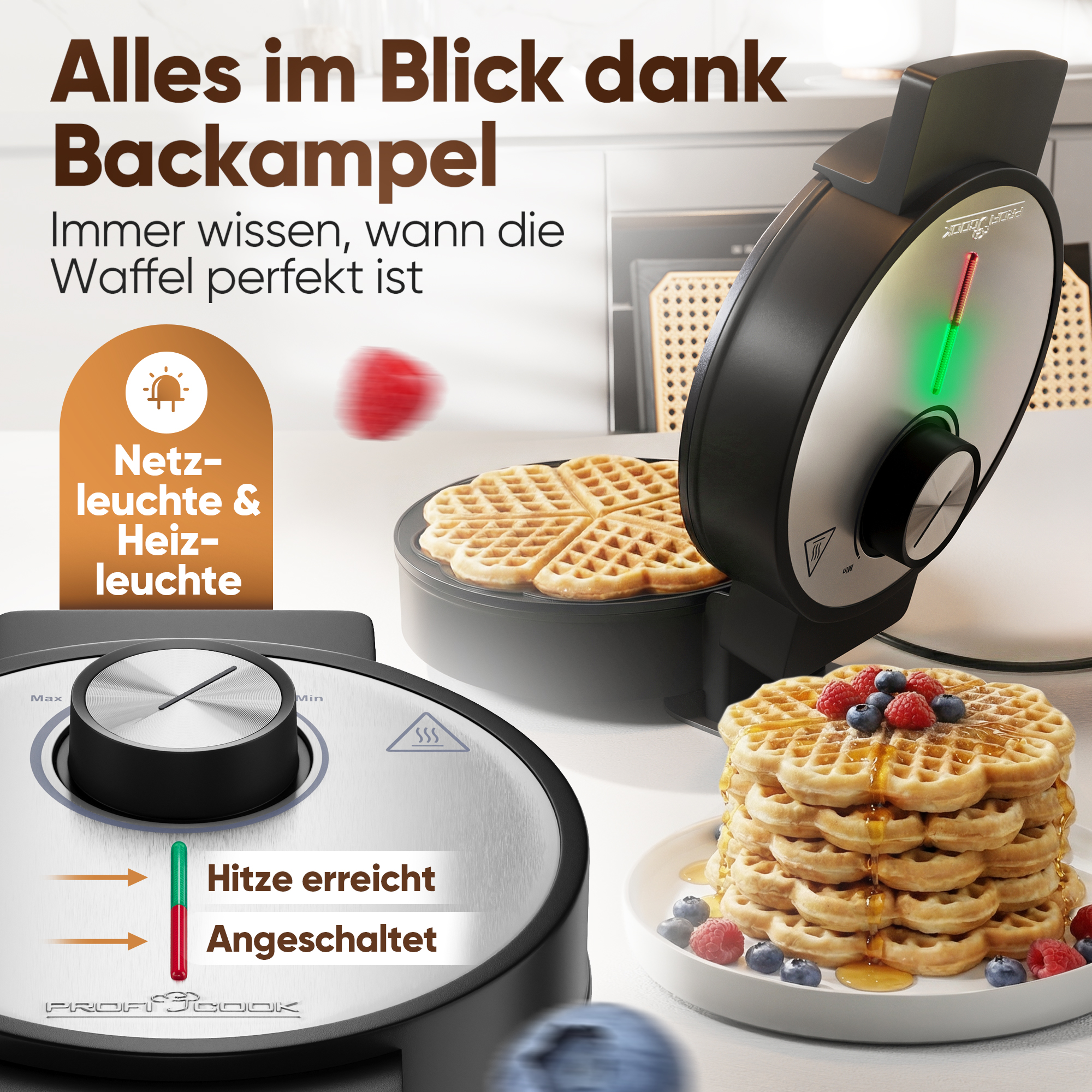 Waffelautomat mit fertigen Waffeln, Beeren und Sirup auf einem Teller.