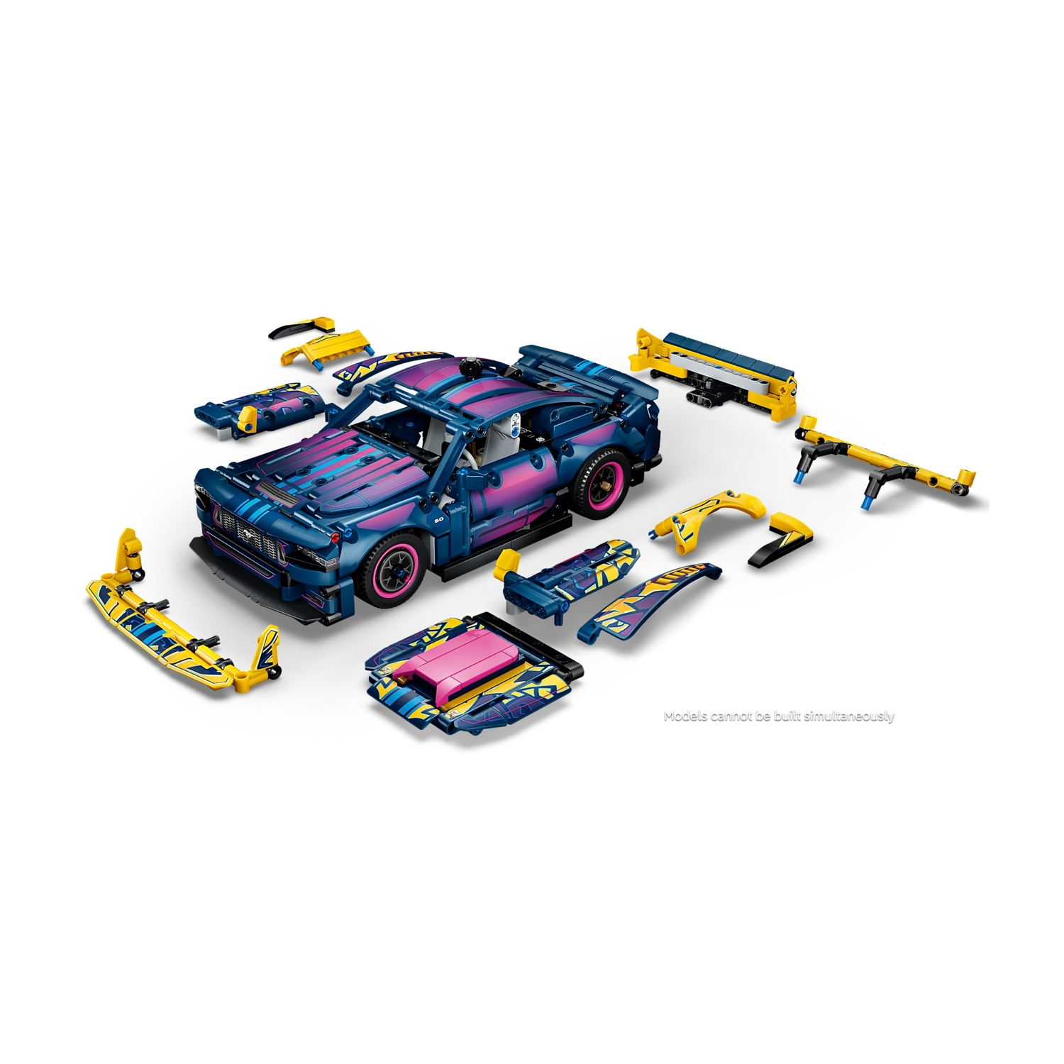 Una macchina sportiva Lego blu e viola con parti gialle staccabili.