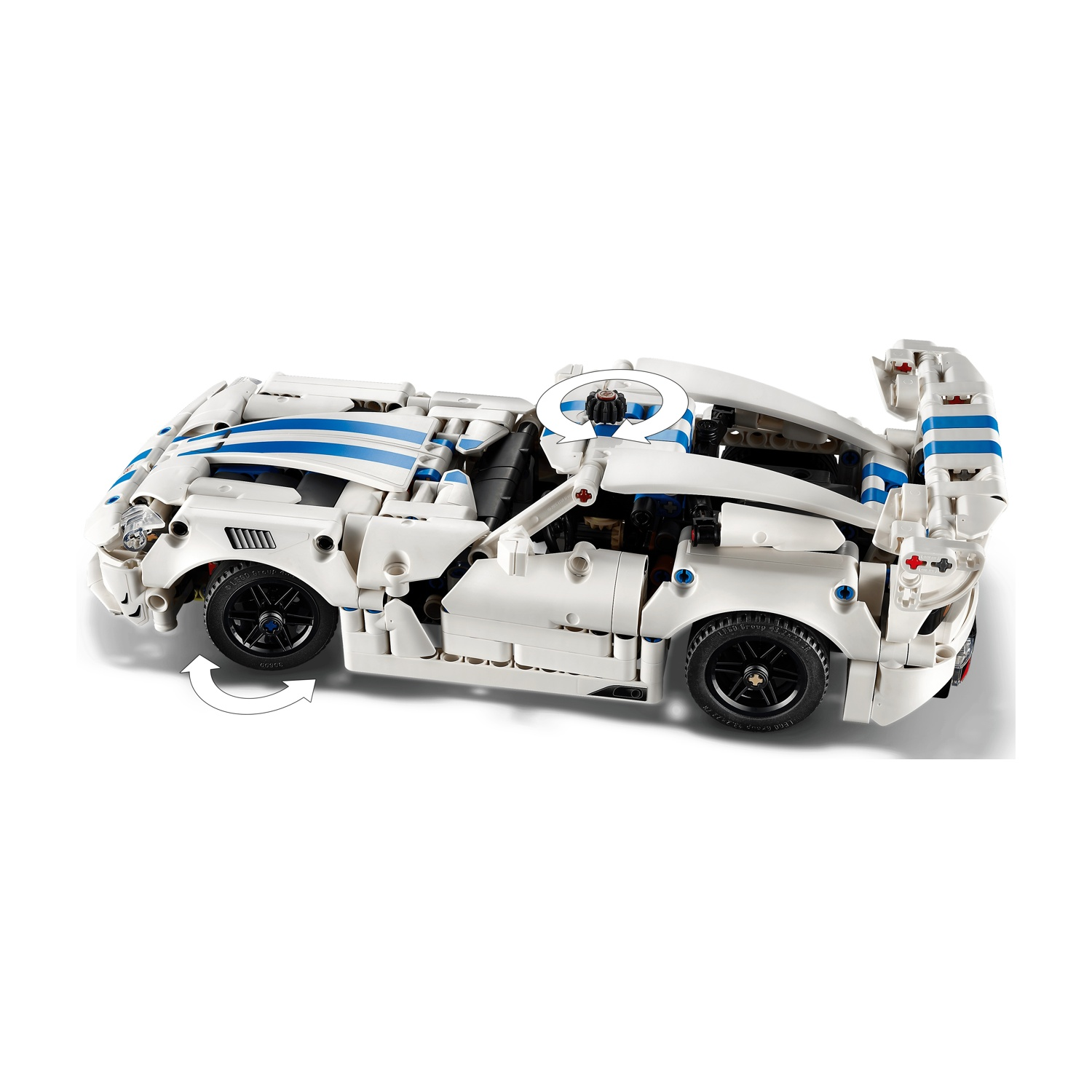 Auto da corsa Lego Technic bianca a strisce blu con ruote nere.