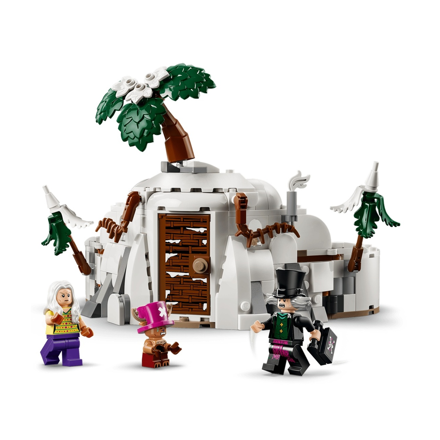 Figure Lego davanti a un edificio innevato con palma.
