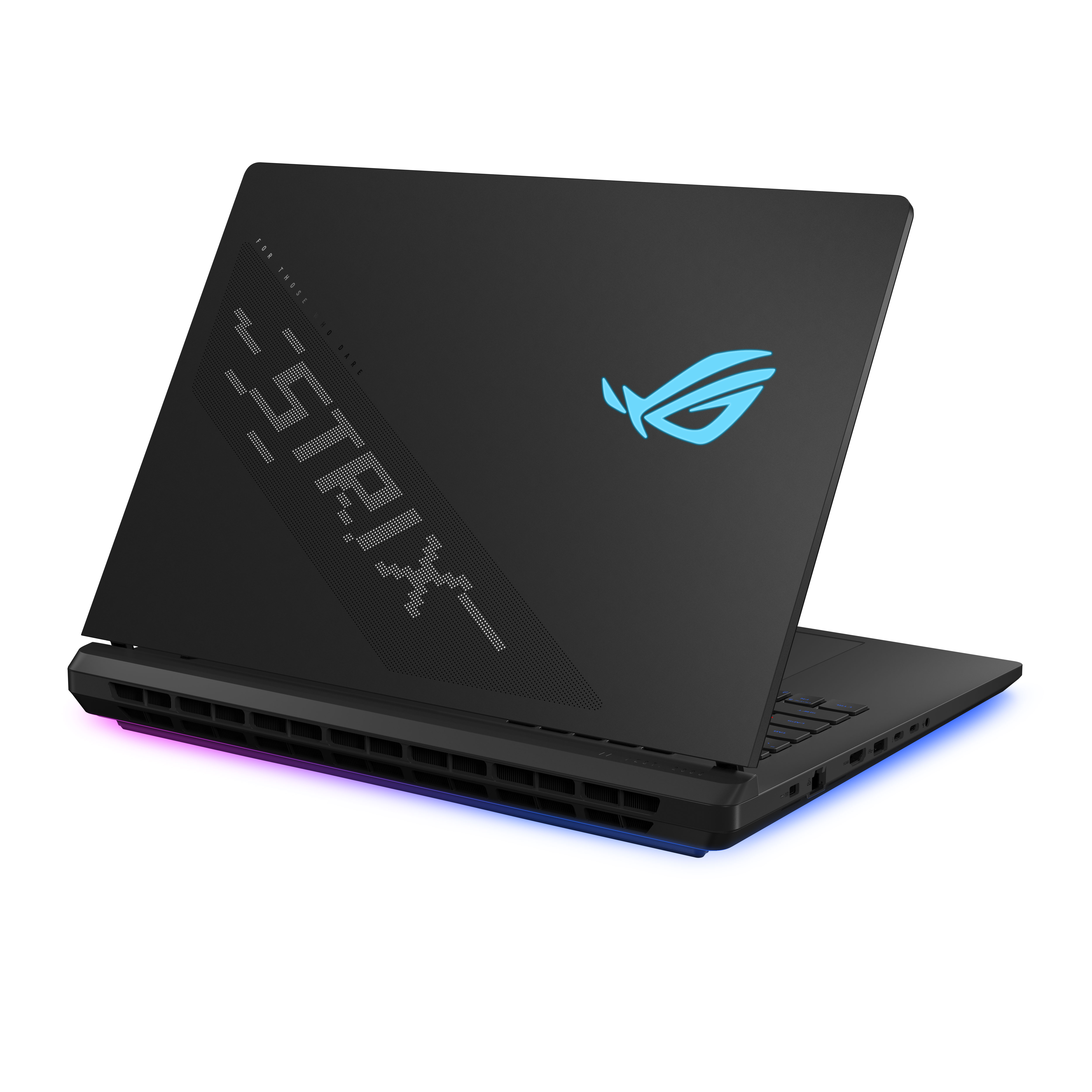 Altında mavi logo ve RGB aydınlatmalı siyah dizüstü bilgisayar.