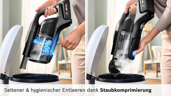 Ein Handstaubsauger wird über einem Mülleimer entleert, Staub entweicht.