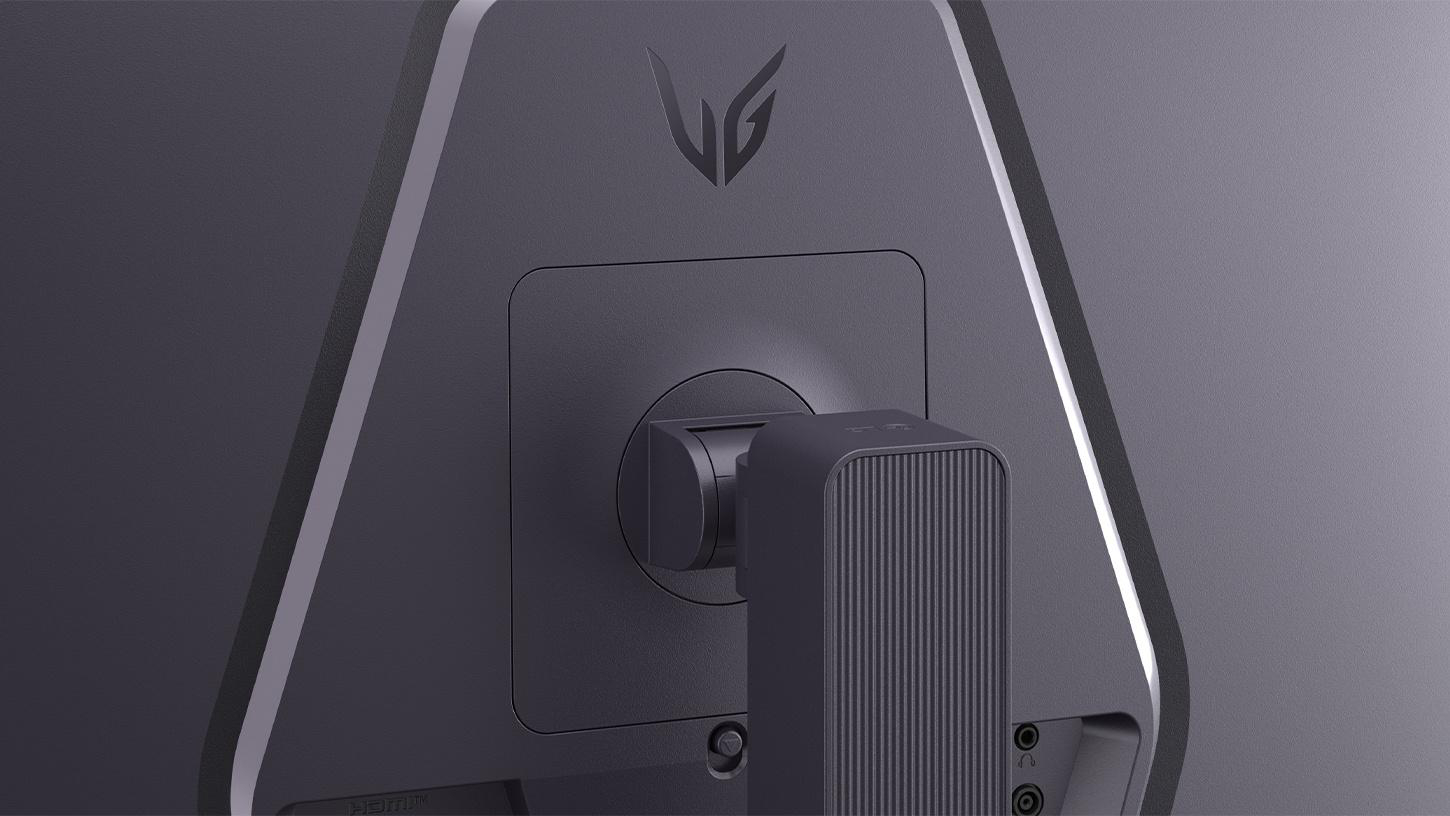 Rückseite eines Monitors mit LG-Logo, Ständeranschluss und Anschlüssen.