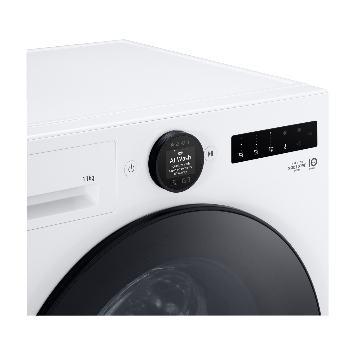 Lavatrice bianca con display digitale che mostra "AI Wash".