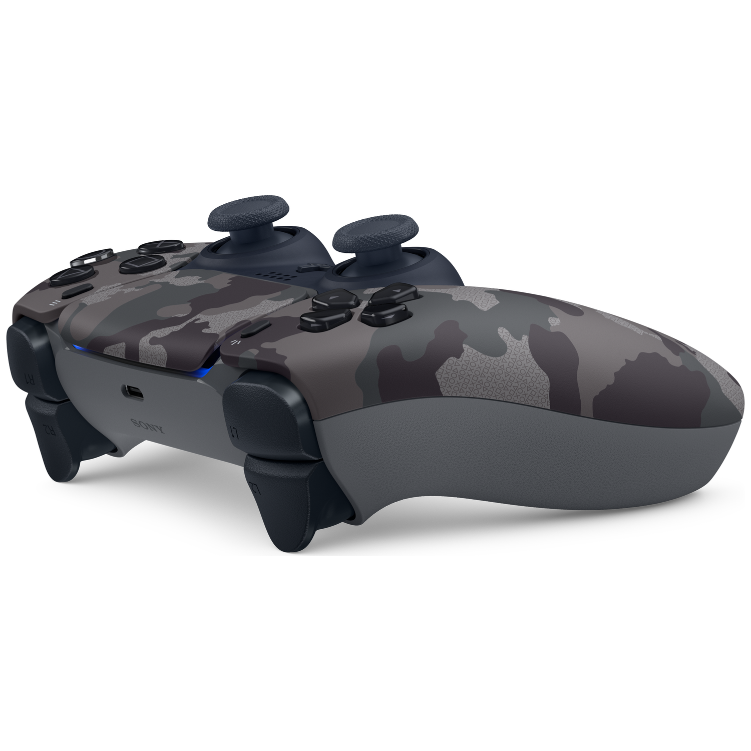 Camouflage PS5 controller met donkergrijs en zwart patroon. Witte achtergrond.