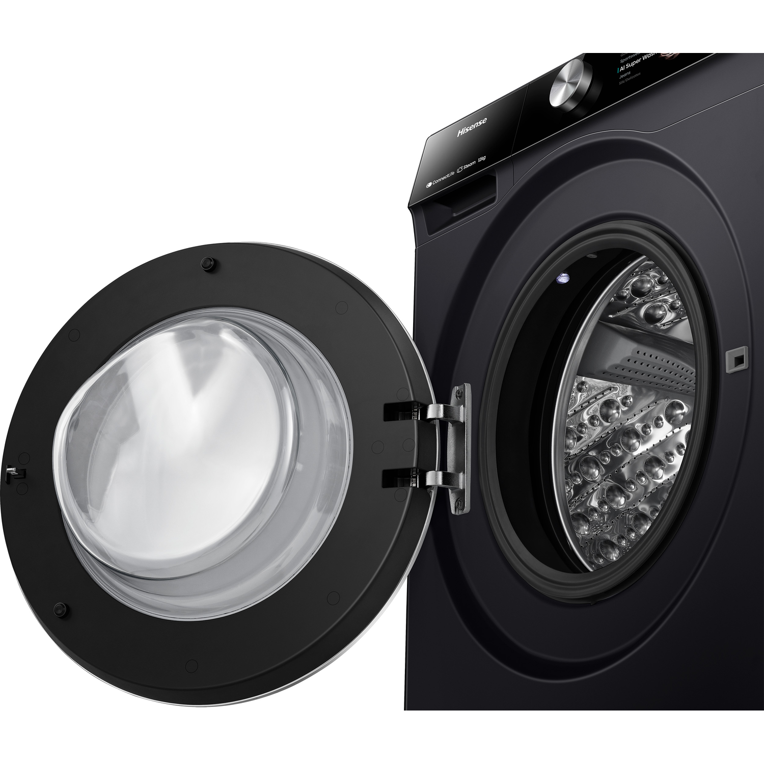 Zwarte wasmachine met geopende deur, die de trommel binnenin toont.