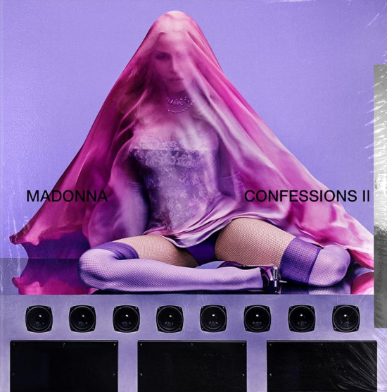 Madonna in einem lila Kleid und Schleier, auf einem Lautsprecher sitzend, mit den Texten „MADONNA“ und „CONFESSIONS II“.