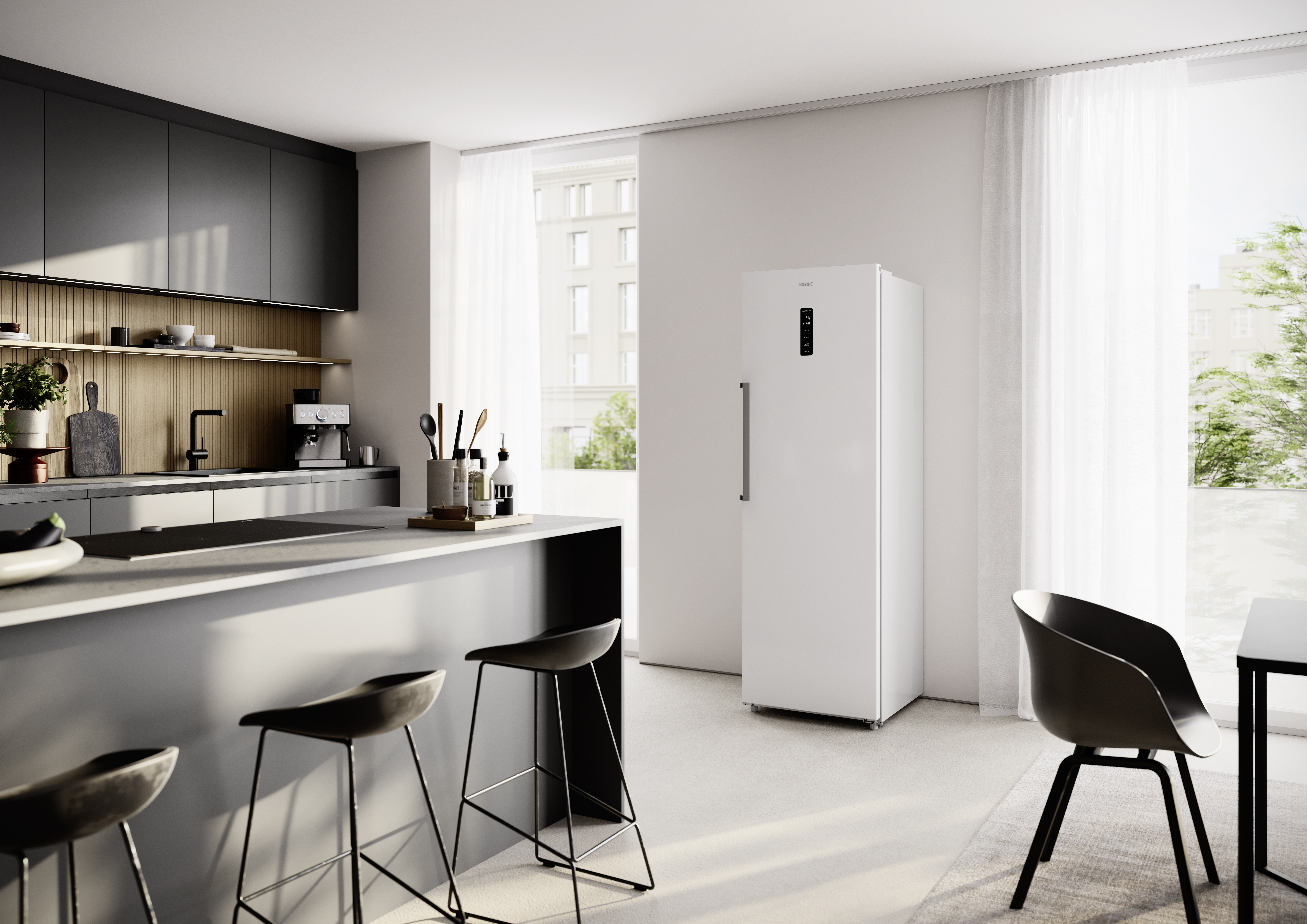 Eine moderne Küche mit dunkelgrauen Schränken, Holzwandverkleidung, einem weißen Kühlschrank und schwarzen Barhockern.