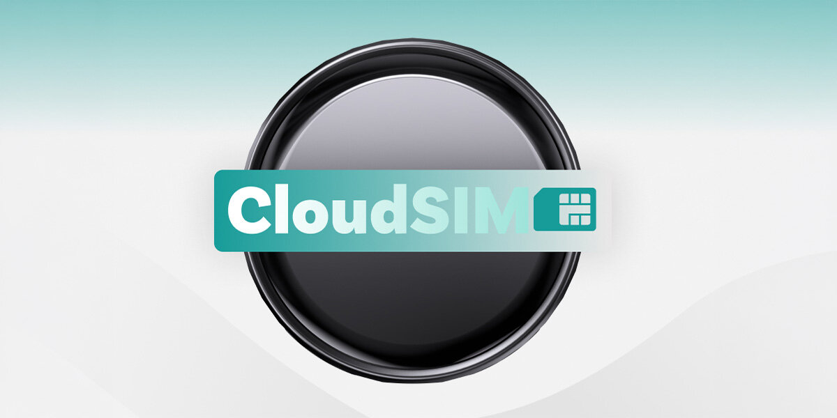 Logo z napisem 'CloudSIM' na ciemnym okręgu na jasnym tle.