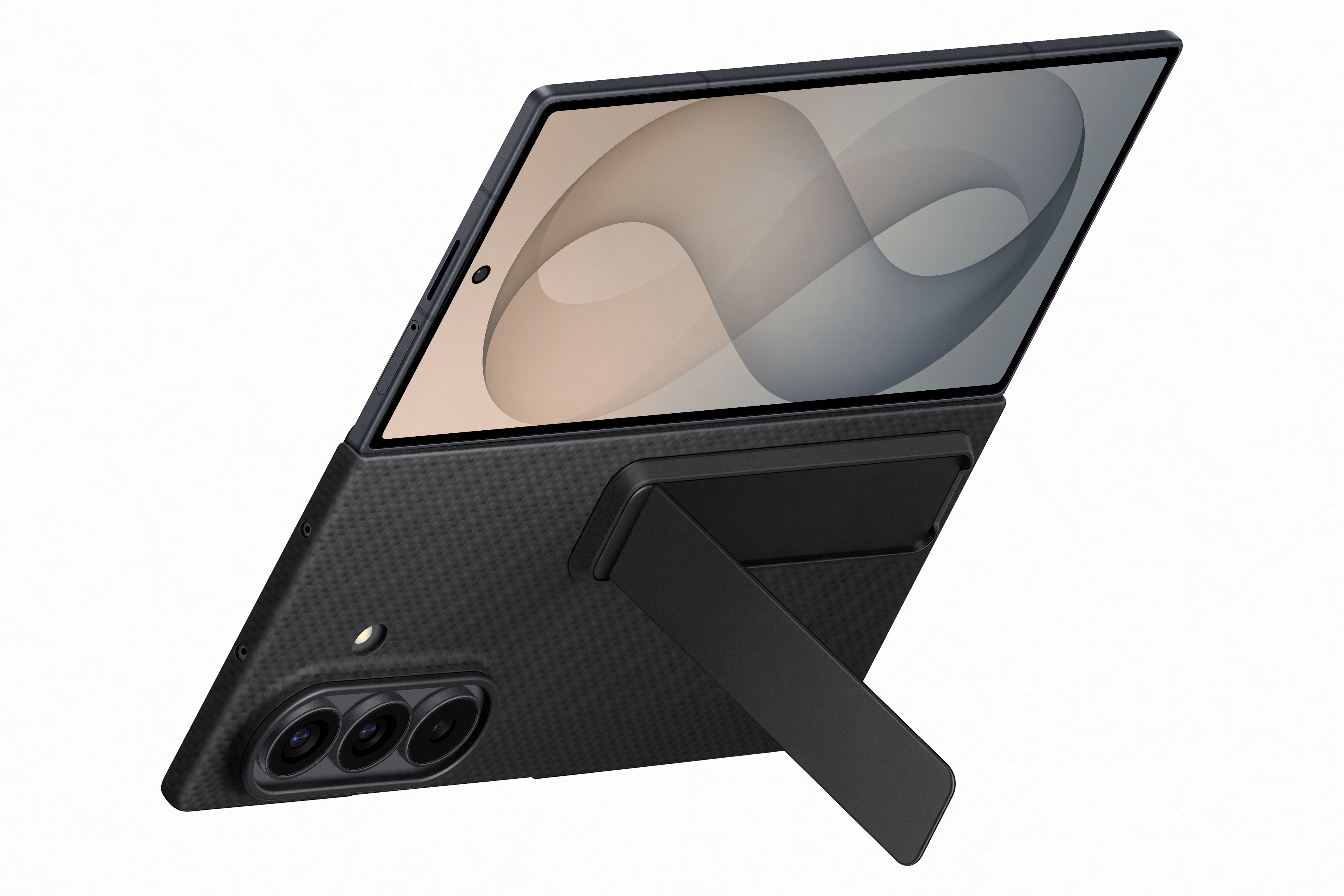 Ein schwarzes Smartphone mit Carbon-Muster und Ständer, drei Kameras.