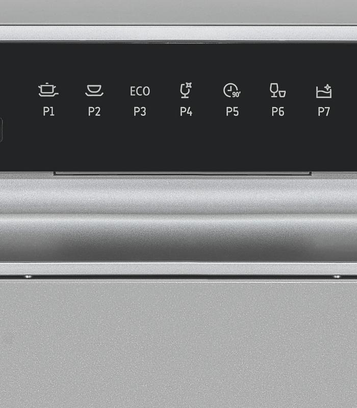 Bedienfeld einer Spülmaschine mit Programmtasten P1 bis P7 und Symbolen.