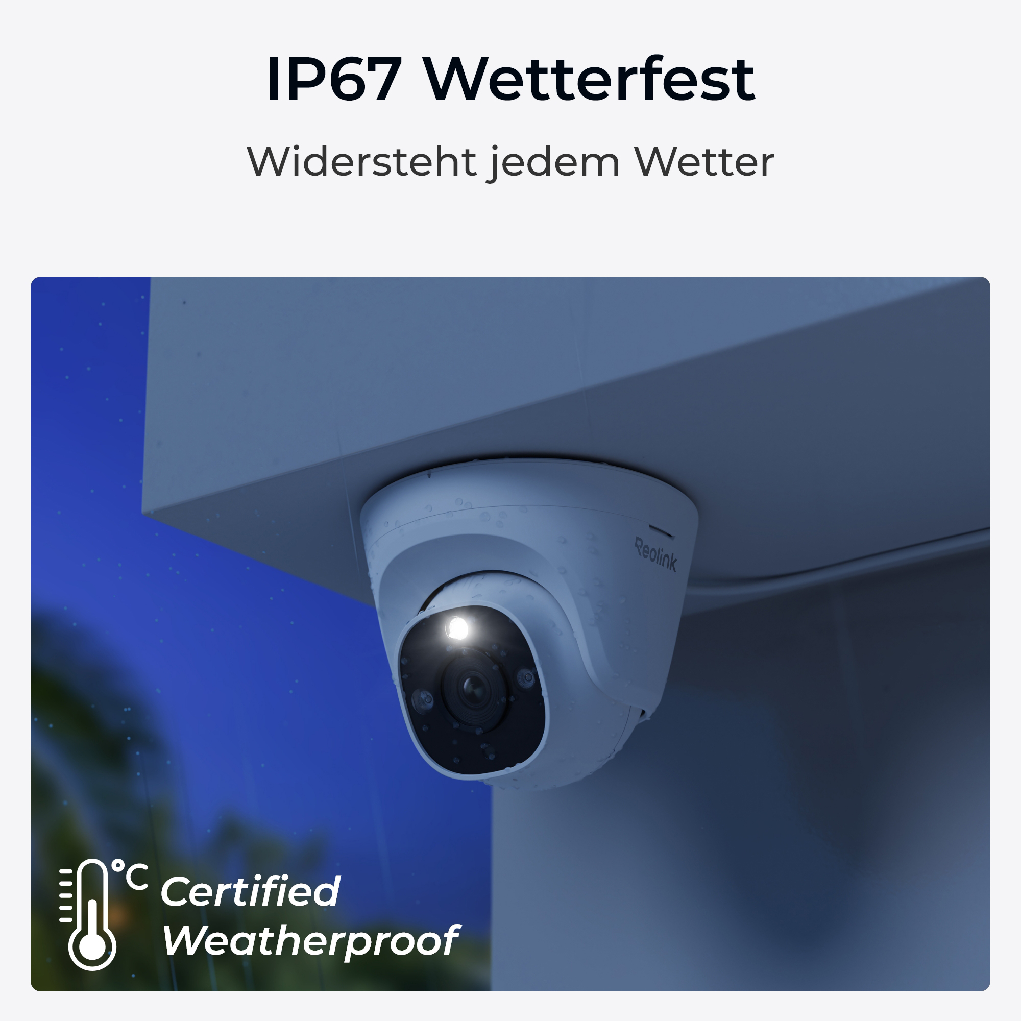 Weiße Überwachungskamera mit Reolink-Logo im Regen, IP67 zertifiziert.