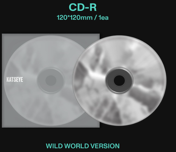 Silberne CD im Sleeve mit "KATSEYE"-Logo, daneben eine glänzende CD.