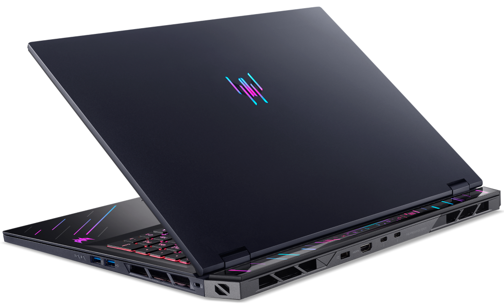 Sötét laptop háttérvilágítású billentyűzettel és világító logóval.